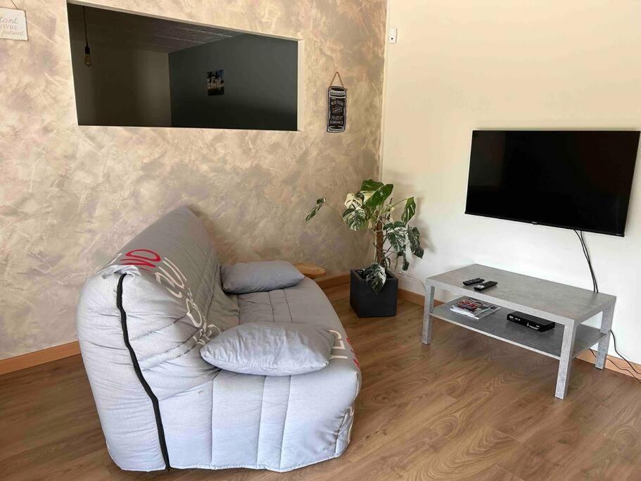 Au Coeur Des Bois Apartment Saint-Germain-du-Salembre Екстериор снимка