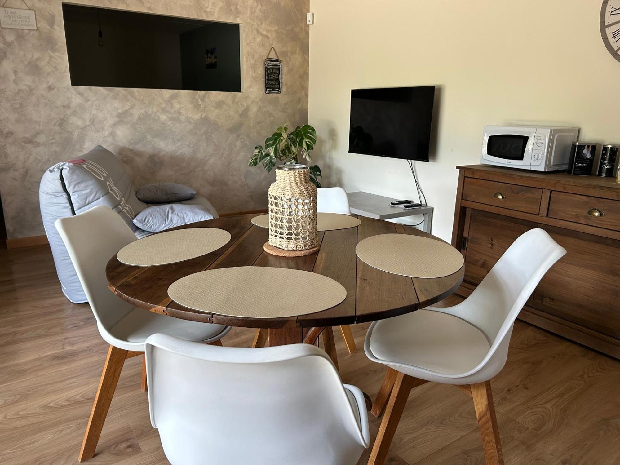 Au Coeur Des Bois Apartment Saint-Germain-du-Salembre Екстериор снимка